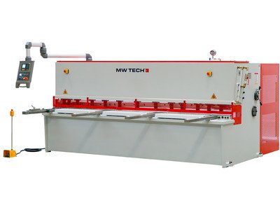 Cisaille guillotine hydraulique NC avec une largeur de travail de 3200 mm capacité de coupe de 6 mm 7,5 kW 400 V MW-Tech