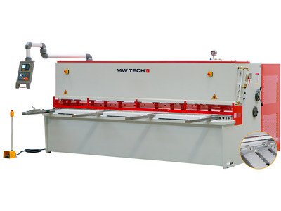 Cisaille guillotine hydraulique NC avec une largeur de travail de 3200 mm capacité de coupe de 6 mm 7,5 kW 400 V + support pneumatique pour tôles MW-Tech