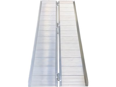 Rampe d’accès en aluminium 300 kg – 2400 x 720 mm – largeur utile 660 mm - pliable MW Tools
