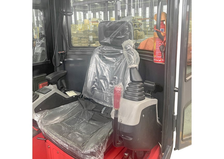 Mini-pelle 1,8 tonnes avec cabine moteur Kubota 10,2 kW 3 cylindres avec bras pivotant et train de chenilles extensible MW Tools - 11