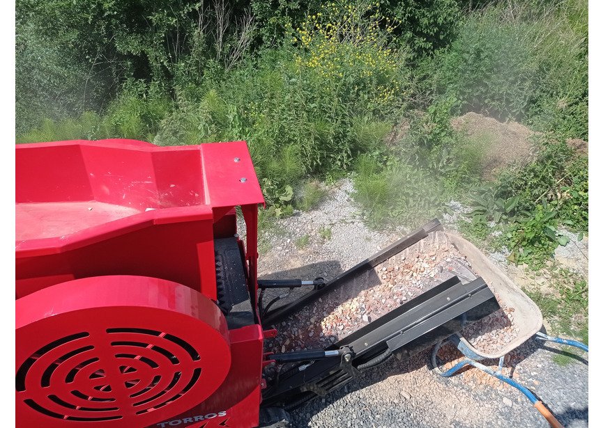 Mini concasseur de pierre sur chenilles avec moteur puissant à essence 18ch 500 cc - 2 à 5 tonnes/heure - Avec tapis convoyeur MW Tools - 6