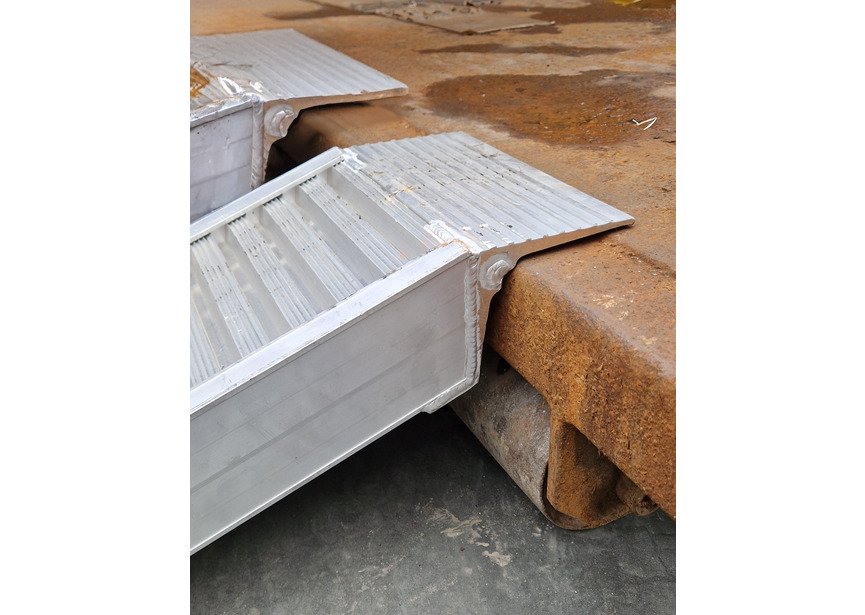 Jeu de rampes courtes aluminium 3000kg 930x300mm largeur utile 240mm MW Tools - 2