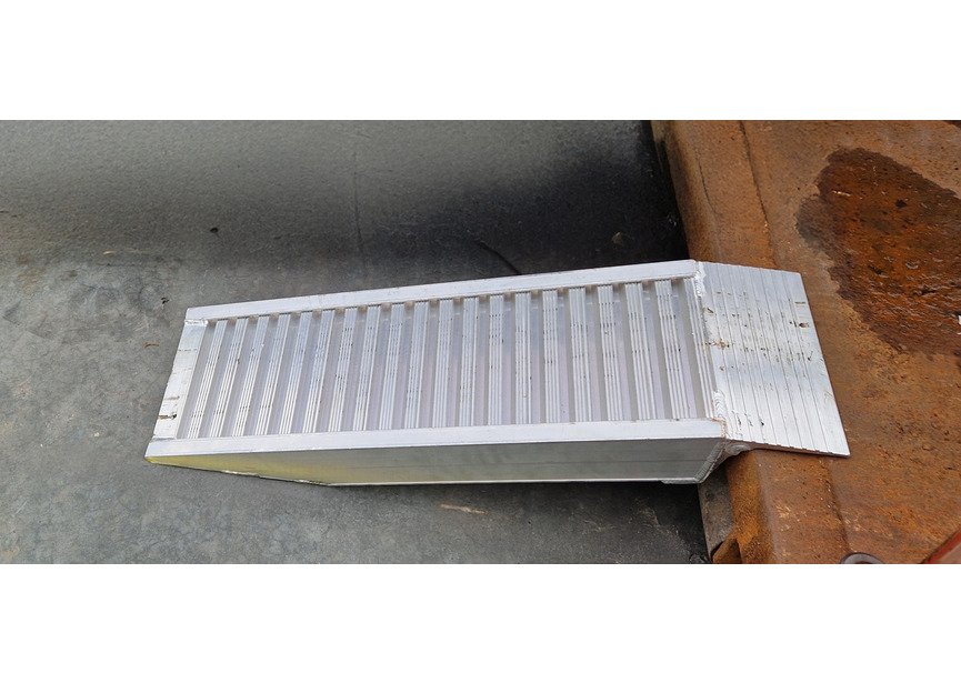 Jeu de rampes courtes aluminium 3000kg 930x300mm largeur utile 240mm MW Tools - 3