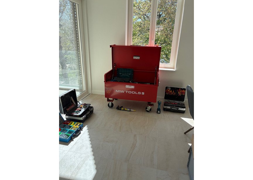 Intervention à l'étage via un ascenseur de 100 x 130 cm