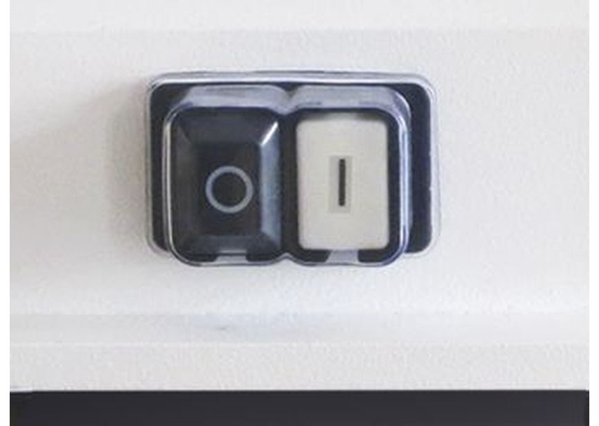 Boutons basse tension start (blanc) et stop (noir)